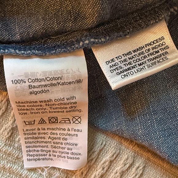 Button front Top - Picture 4 of 4